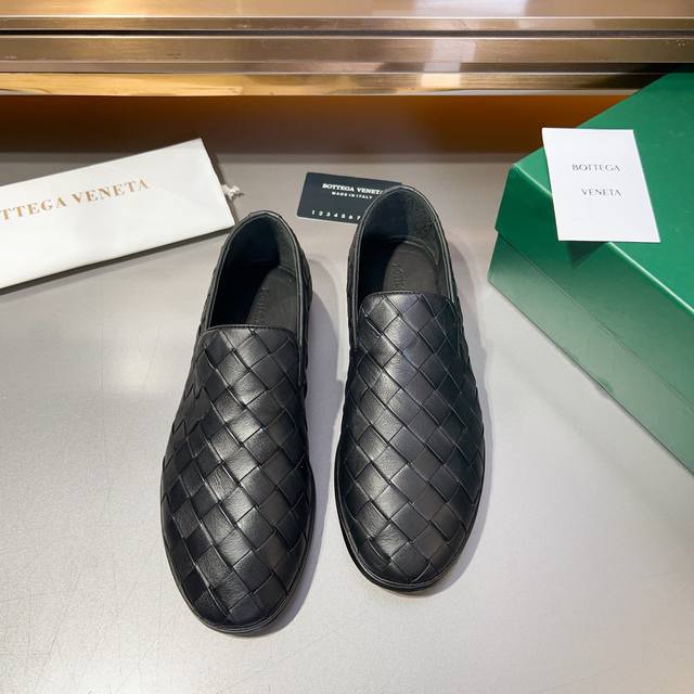 Bottega Veneta～ 码数：39–44。批： Bv官网同步新品高端系列手工编织牛津鞋，采用进口机车法国滚边工艺，手工编织，精致车工缝线。内里本染小牛皮